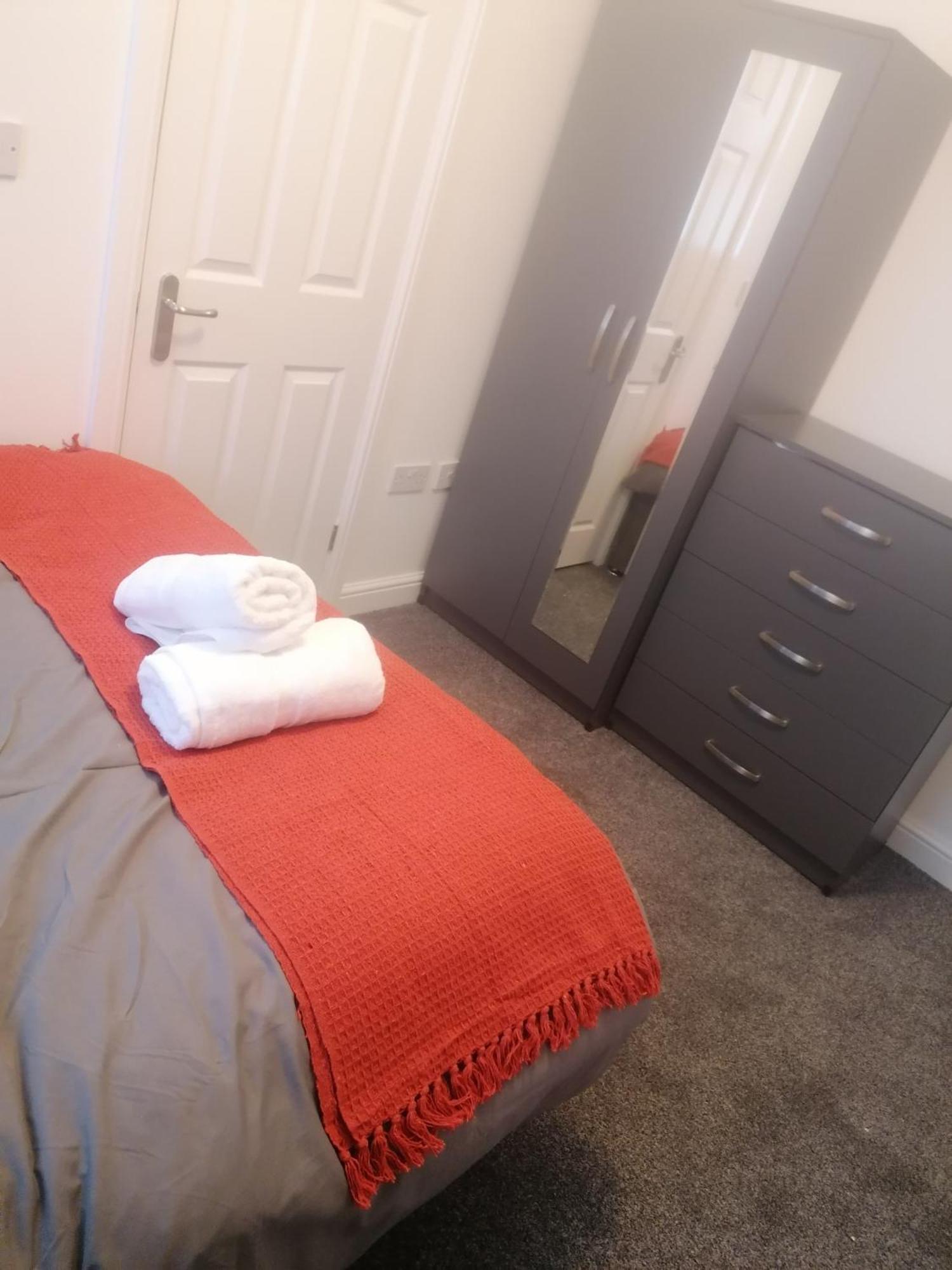 Rossy Home Of Relaxations Stoke-on-Trent Exteriör bild