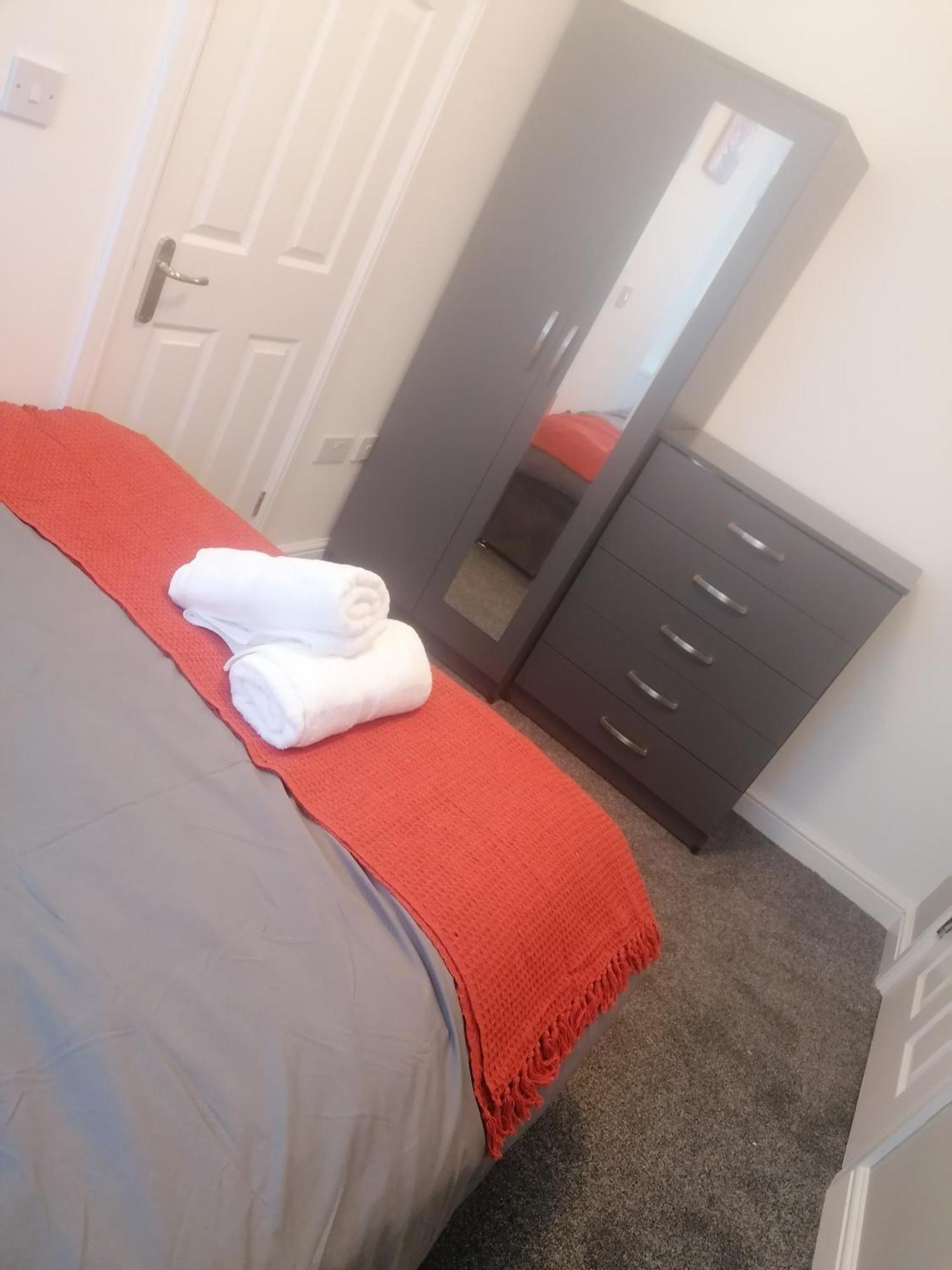 Rossy Home Of Relaxations Stoke-on-Trent Exteriör bild